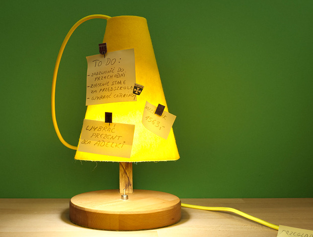 lampy stołowe ZORYA - Unikalna, regulowana, drewniana lampka biurkowa - żółty
