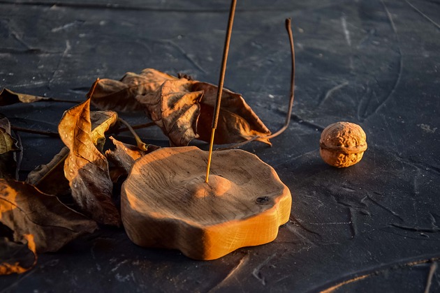 Podstawki pod kadzidełka Drewniana Podstawka na kadzidełko woodwasp