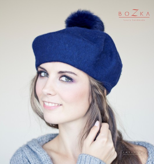 Granatowy beret z pomponem BOZKA Luxury Handmade
