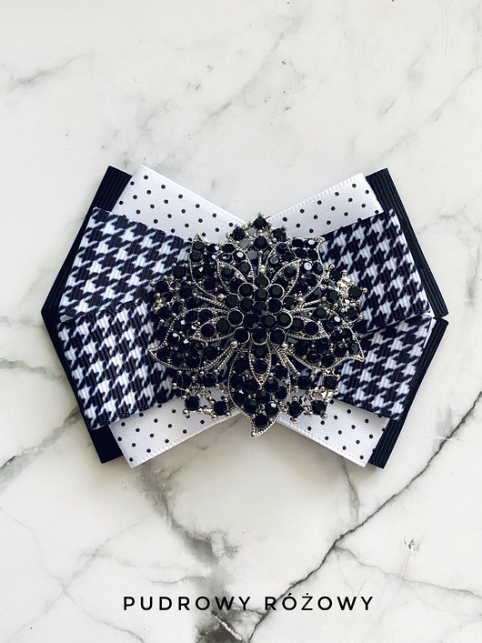 broszki Brosza  z imponującą czarną ozdobą wysadzaną kryształkami New