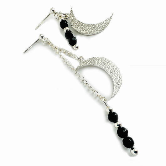 kolczyki srebrne BLACK MOON - KOLCZYKI z  KSIĘŻYCEM i onyksem, srebrny księżyc