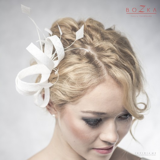 Fascynator ślubny z piórkami- mocowanie grzebyk BOZKA Luxury Handmade