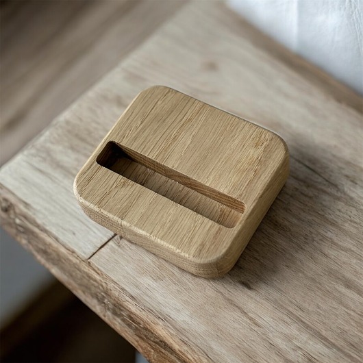etui na telefon Drewniana dębowa podstawka na telefon