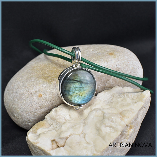 srebrne naszyjniki Otwierany Medalion Sekretnik ze Srebra i Labradorytu