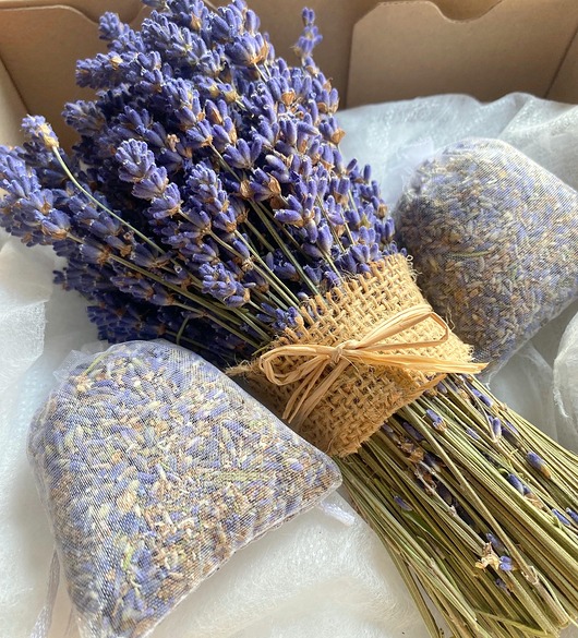 świeczniki i świece Lawenda prezent  bukiet i woreczeki