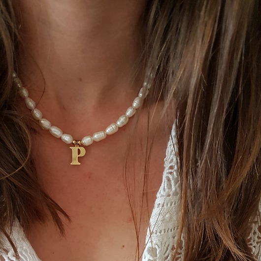 choker z pereł z Twoją literką LEI handmade 