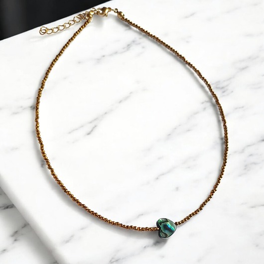 chokery Choker z serduszkiem : muszla PAUA, hematyt złoty