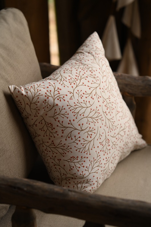 poduszki z grafiką Świąteczna poszewka na poduszkę z motywem jarzębiny