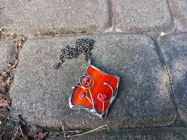 Dzikie kwiaty- wisiorek na zamówienie po drugiej stronie lustra