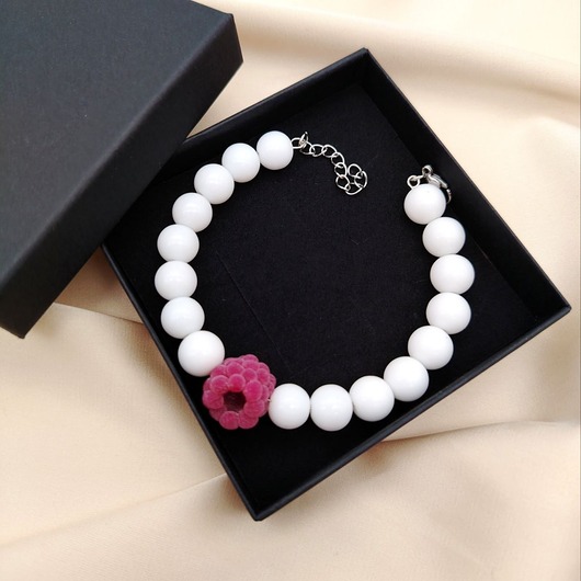 bransoletki ze szkła Bransoletka biała malina szklane koraliki stal nierdzewna handmade