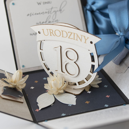 kartki scrapbooking 18 urodziny, exploding box, kartka 3d osiemnastka