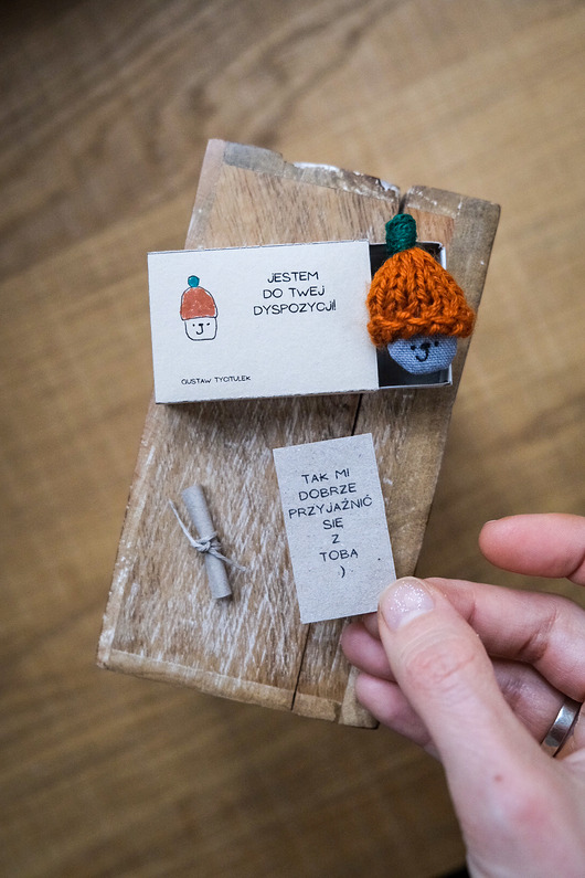 kartki scrapbooking Miła kartka życzliwości  - GUSTAW tyciTulek - dobrze przyjaźnić się z T.