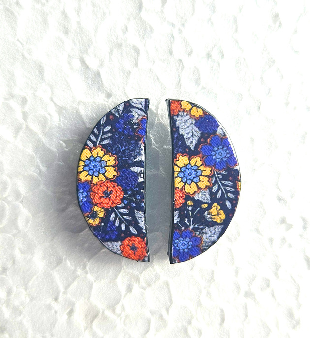 kolczyki drewniane Wkrętki Fioletowe kwiaty