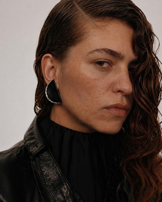 kolczyki - inne New Moon. Czarne skórzane kolczyki Księżyce