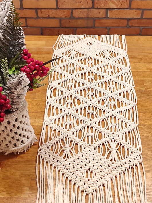 makramy Bieżnik na stół na komodę ozdoba stołu  prezent dla mamy przyjaciółki