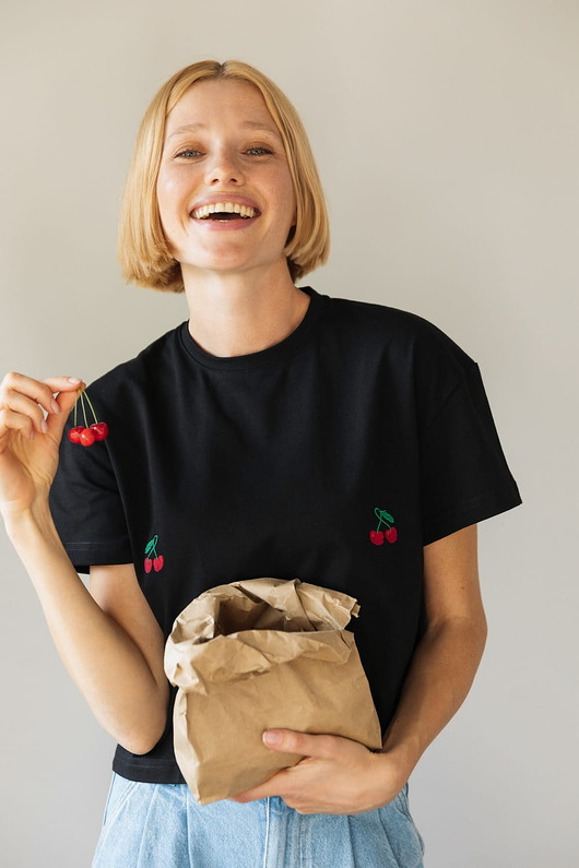 t-shirt damskie T-shirt Crop-Voila Czarny Wiśnie