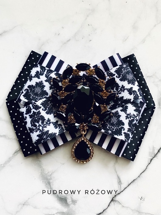 broszki Brosza z czarnymi kryształami w stylu glamour