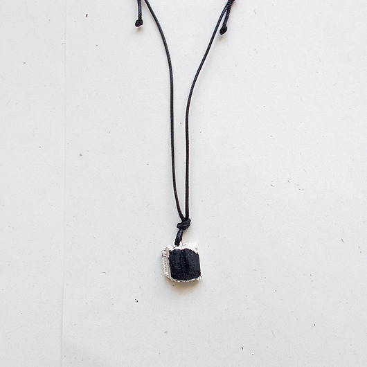 wisiory Turmalin surowy wisiorek No 12