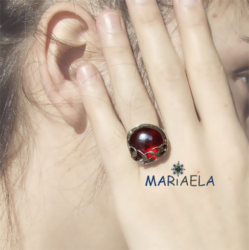 W KOSZYCZKU CZERWIEŃ MARIAELA