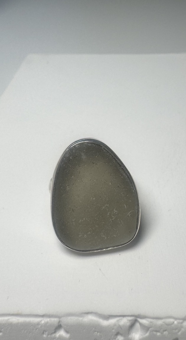 pierścionki srebrne Srebrny pierścionek regulowany ze szkłem morskim