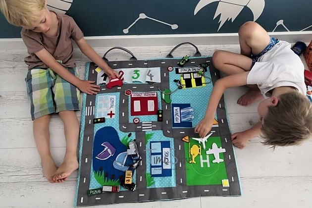 książeczki dla dzieci TimoSimo Składana ulica z samochodami - mata