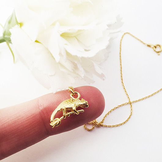 złote naszyjniki naszyjnik z  kameleonem, kameleon, jaszczurka