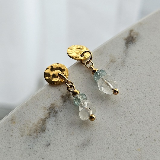 kolczyki z kamieniami Kolczyki z akwamarynem i kamieniem księżycowym