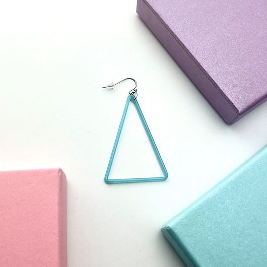 kolczyki szklane Kolczyk TRI - błękitny trójkąt ze szkła