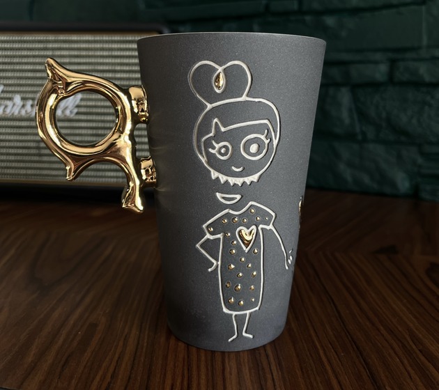 kubki Kubek dla miłośniczki psiaków, ze złotym uchem COCO Ceramics