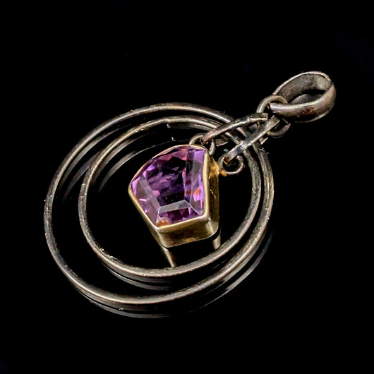 wisiory Z kryształem ametystu