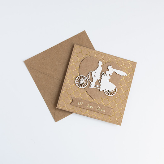kartki scrapbooking Kartka ślubna z parą młodą na rowerze