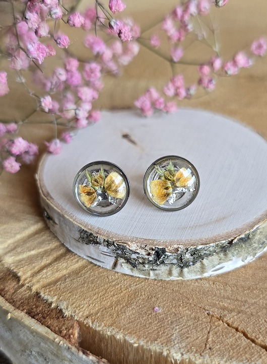 kolczyki z żywicy Kolczyki z kwiatami srebrne kwiaty żółta gipsówka