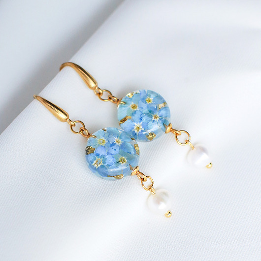 kolczyki z żywicy Kolczyki z niezapominajkami i perłami