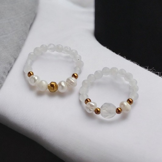 pierścionki elastyczne Zestaw pierścionków : kamień księżycowy, perły, agat