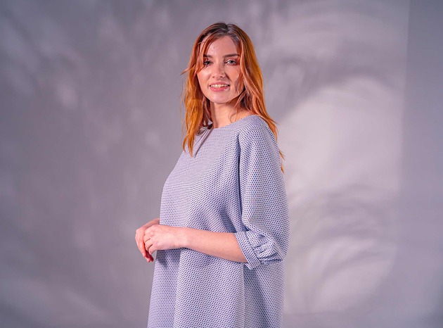 sukienki midi damskie Szara sukienka w kropki