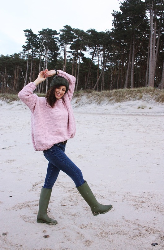 swetry damskie  Sweter handmade oversize  z wełną  pudrowy róż