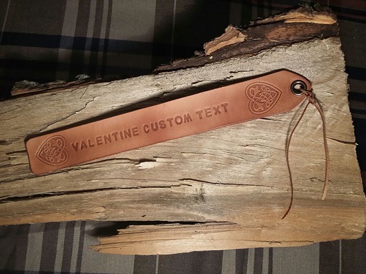 Skórzana personalizowana zakładka - Walentynki InthLeathercraft