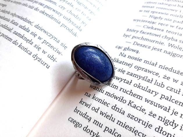 Lapis lazuli - pierścionek regulowany po drugiej stronie lustra