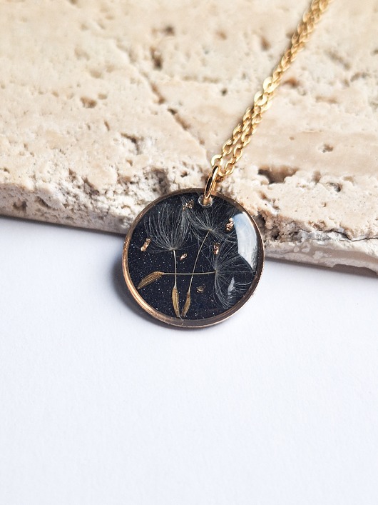 wisiory Wisiorek z żywicy z dmuchawcem kółko