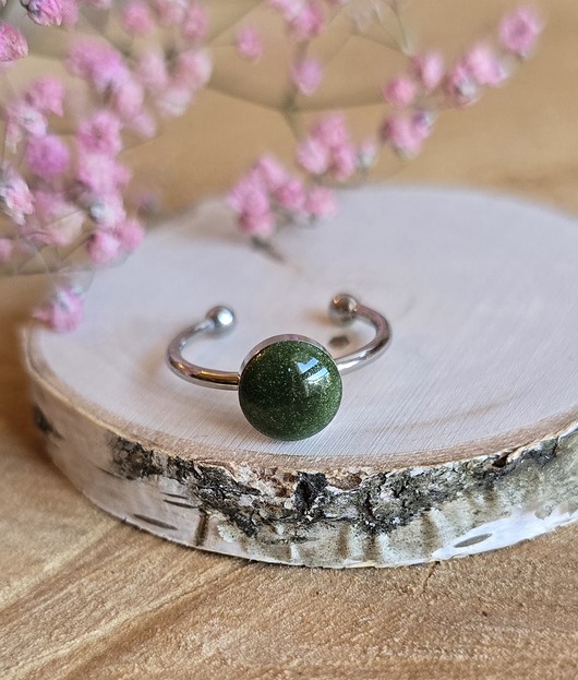 pierścionek z żywicy Pierścionek srebrny zielone oczko zielony minimalistyczny żywica brokatowy