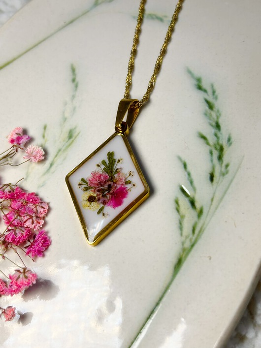 złote naszyjniki Przepiękny naszyjnik z bukietem kwiatów - idealny prezent