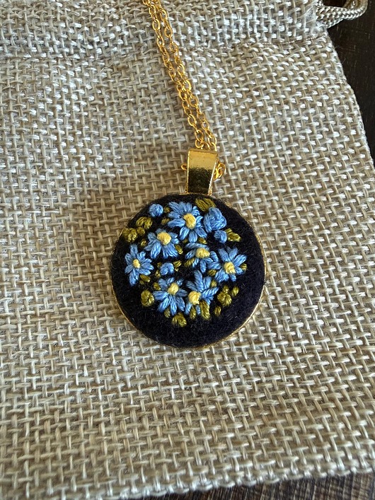 złote naszyjniki Ręcznie wyszywany naszyjnik "Niezapominajki"