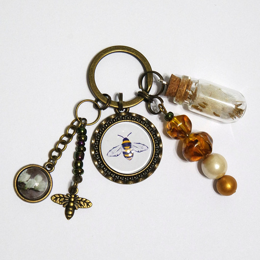 breloki Breloczek - Pszczoła, magnolia