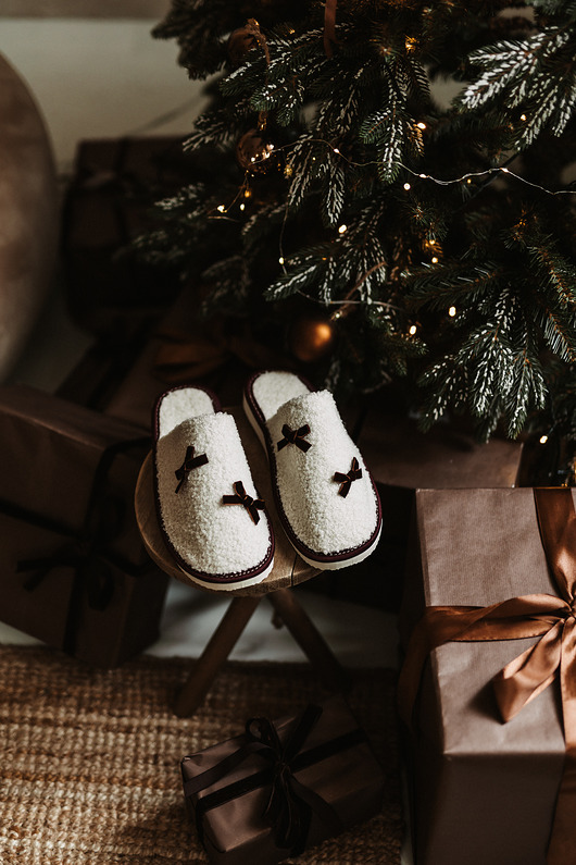 kapcie damskie Eleganckie świąteczne pantofelki z kokardkami