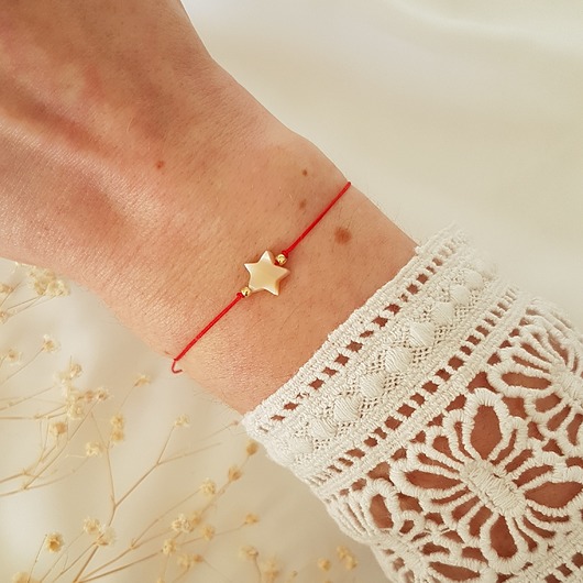 czerwona nitka z gwiazdką LEI handmade 