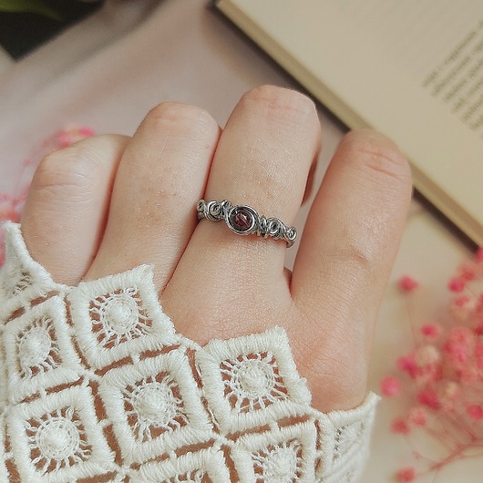 pierścionki srebrne Pierścionek Granat regulowany stal chirurgiczna handmade