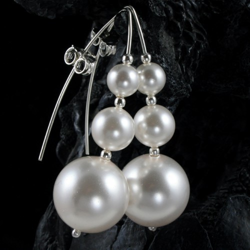 White pearls lacroix