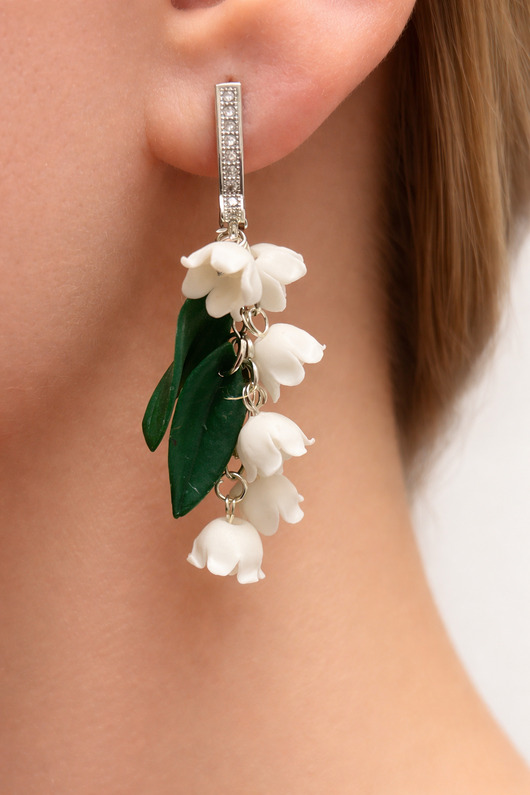 kolczyki z masy plastycznej Kolczyki konwalie z liścikami. Glina polimerowa. Srebro próby 925