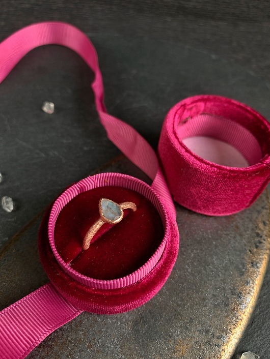 pojemniki na biżuterię Ozdobne pudełko na pierścionek zaręczynowy