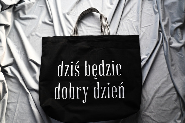 torby na zakupy Bardzo duża bawełniana torba czarna z afirmacją DZIŚ BĘDZIE DOBRY DZIEŃ